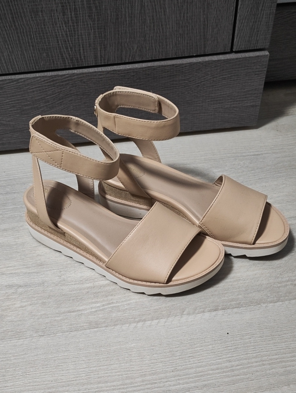 Giani Bernini Women’s Beige Ankle-Strap Sandals Size 8